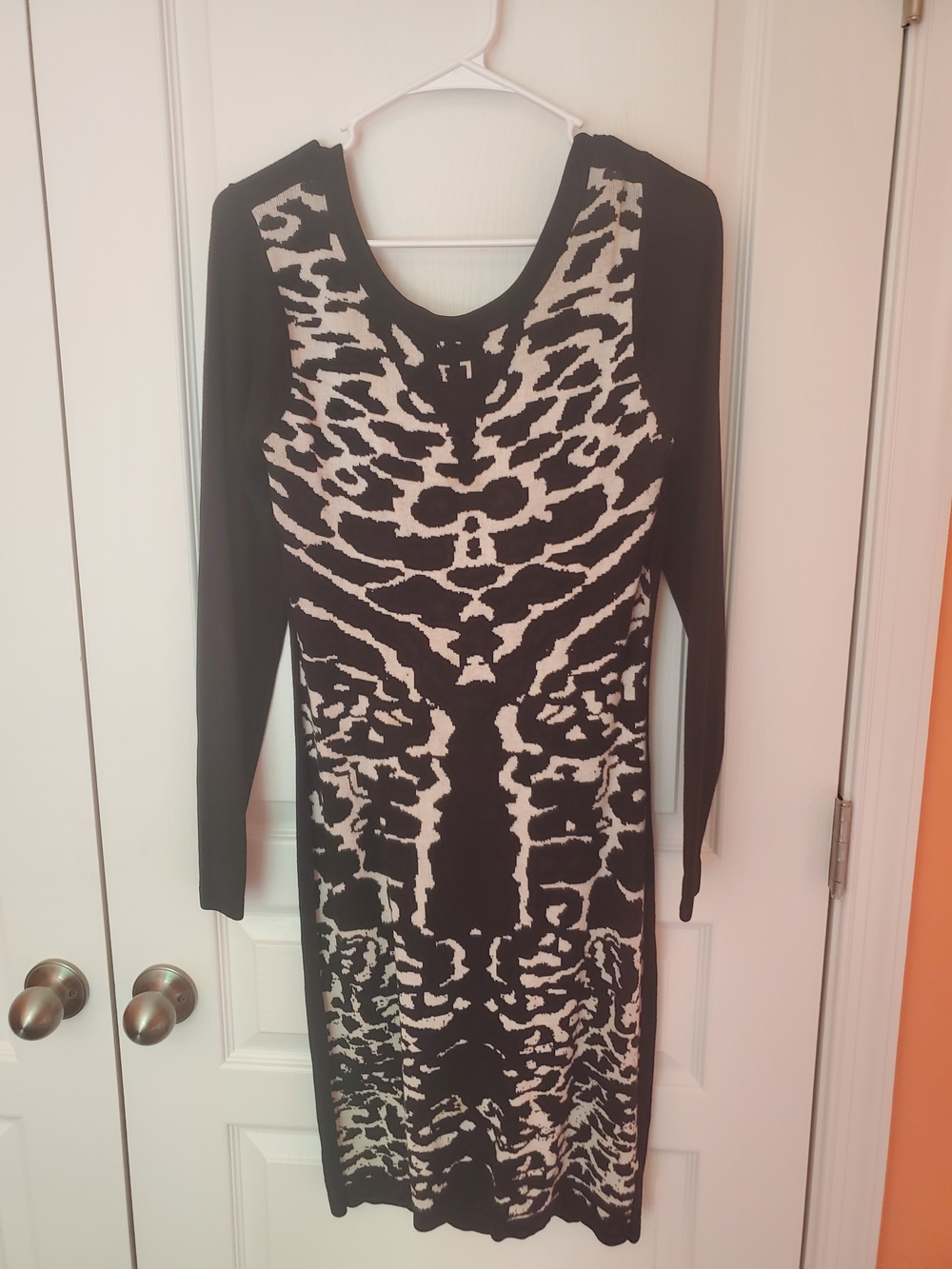 Laundry by Design Black and White Patterned Long Sleeve Midi Dress
